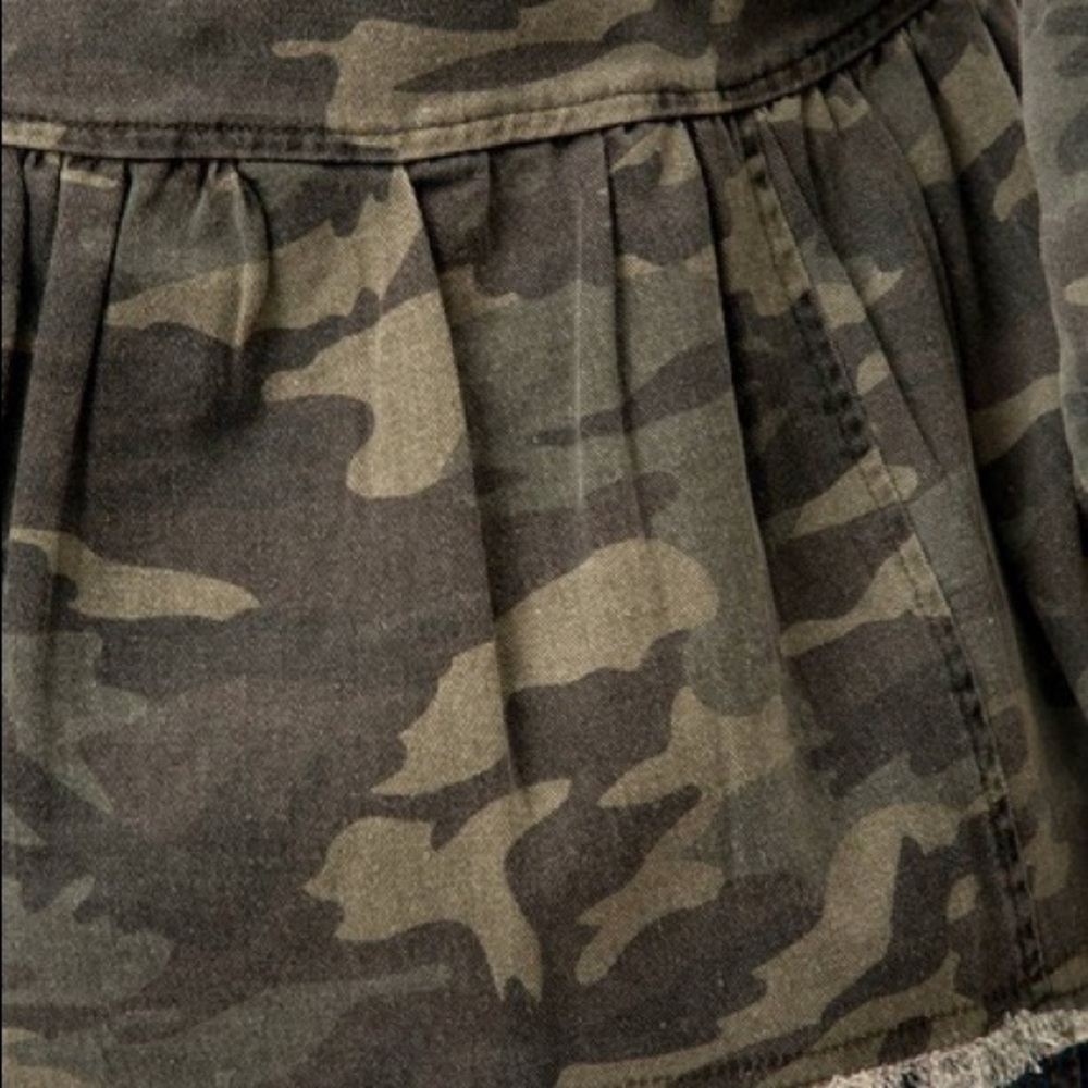 🎊HP🎉1 Left🎊Camouflage Peplum Trucker Jacket For Women-Measurements in Pics✨ - Picture 10 of 16
